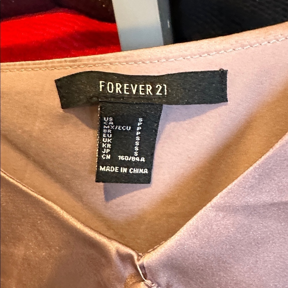 Forever 21 lilac adjustable strap snap bottom satin bodysuit size S - Picture 2 of 3
